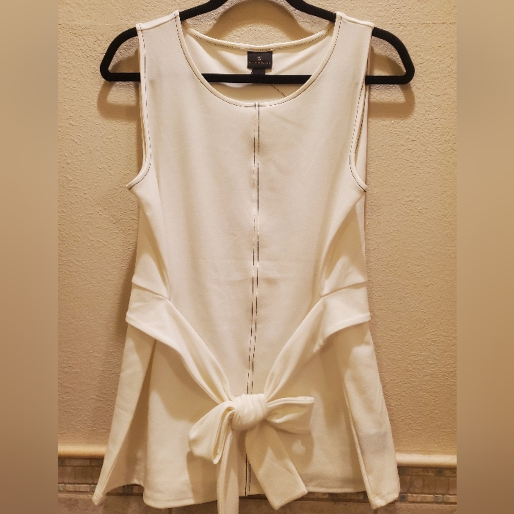 New sleeveless blouse